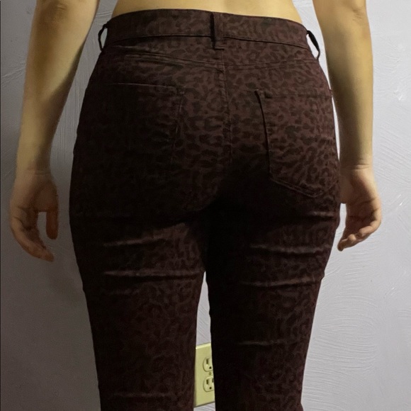 Arizona Maroon Leopard Print size 9 Jeans - Picture 3 of 4